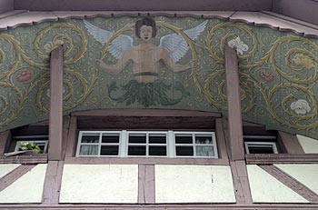 Décor d'avant-toit au avec ange de maison d'Aarau - © Norbert Pousseur