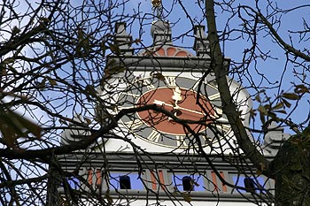 Clocher à travers les arbres - Aarau - © Norbert Pousseur