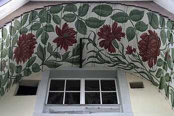 Décor d'avant-toit au motif fleuri de maison d'Aarau - © Norbert Pousseur