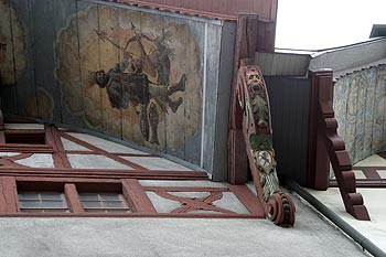 Décor d'avant-toit avec roi pêcheur, d'une maison d'Aarau - © Norbert Pousseur