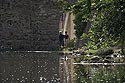 Passage sous un des ponts sur la Nartuby à Tarns - © Norbert Pousseur