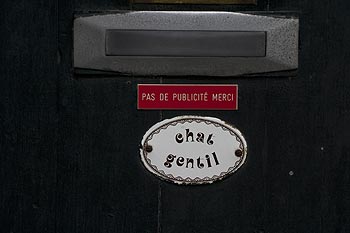 Plaque de porte pour chat gentil - © Norbert Pousseur - © Norbert Pousseur