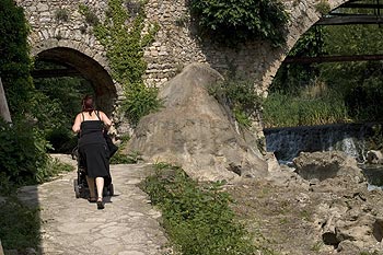 Passage sous le pont du haut de Trans - © Norbert Pousseur - © Norbert Pousseur