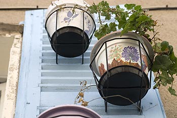 Pots de fleurs décorés - © Norbert Pousseur
