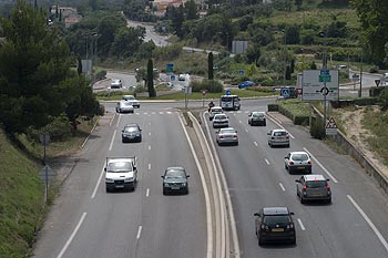 La route à 4 voies longeant Trans en Provence - © Norbert Pousseur - © Norbert Pousseur