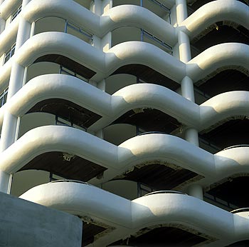 © Norbert Pousseur - Terrasse d'immeuble d'habitation en construction