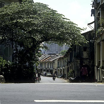 © Norbert Pousseur - Rue de la vieille ville à 14h - Photographie Norbert Pousseur