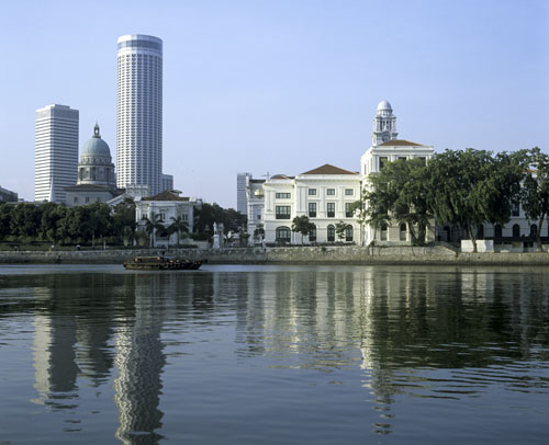 © Norbert Pousseur - Port de Singapour -  Singapour ancien et nouveau au bord de sa rivière