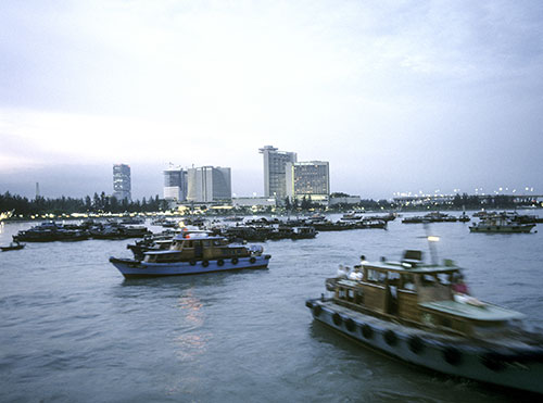 © Norbert Pousseur - Port de Singapour - dernières navettes