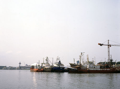© Norbert Pousseur - Port de Singapour - bateaux à quai