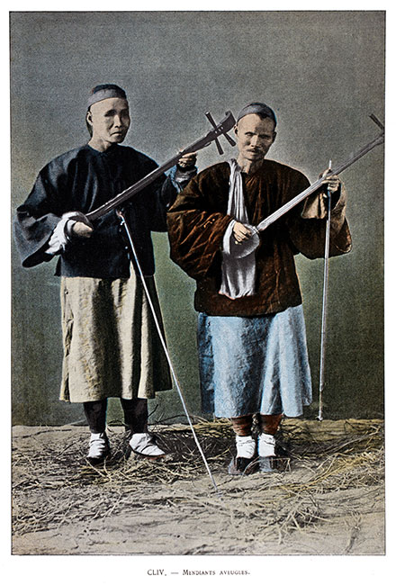 En Chine, Musiciens aveugles - Photo colorisée de 1900 reproduite puis restaurée par  © Norbert Pousseur